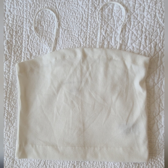 Cropped Tank Tops (4) - Picture 2 of 5